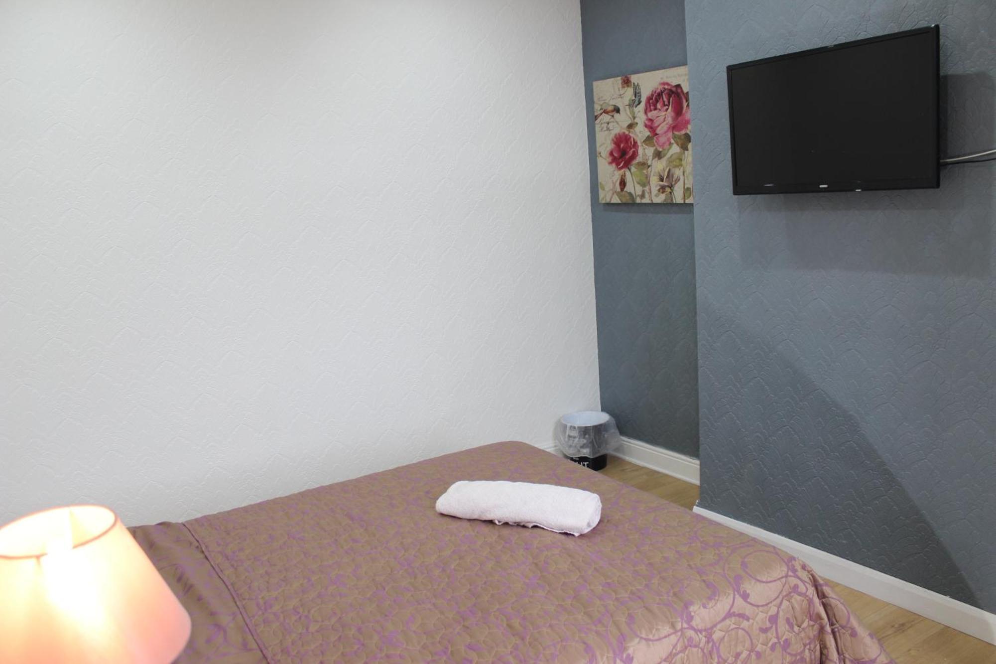 Mother-In-Law Guest House Hotel Leeds Leeds  Eksteriør bilde