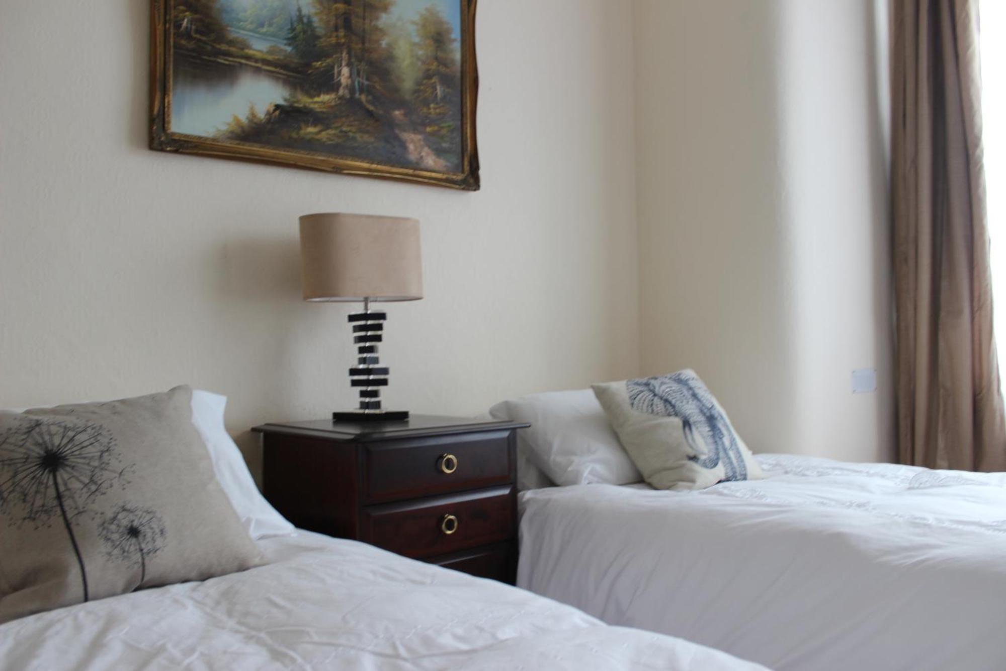 Mother-In-Law Guest House Hotel Leeds Leeds  Eksteriør bilde