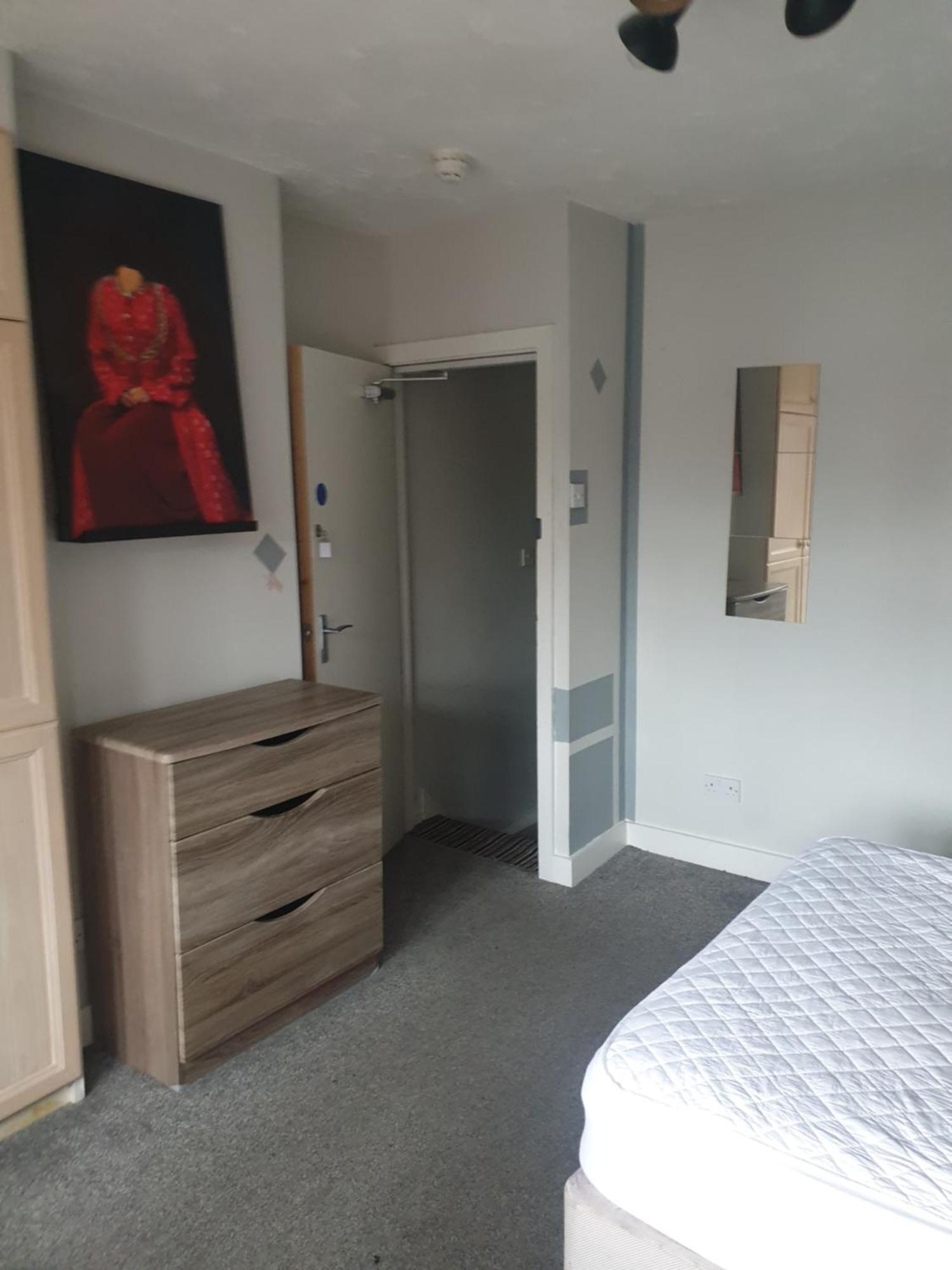 Mother-In-Law Guest House Hotel Leeds Leeds  Eksteriør bilde