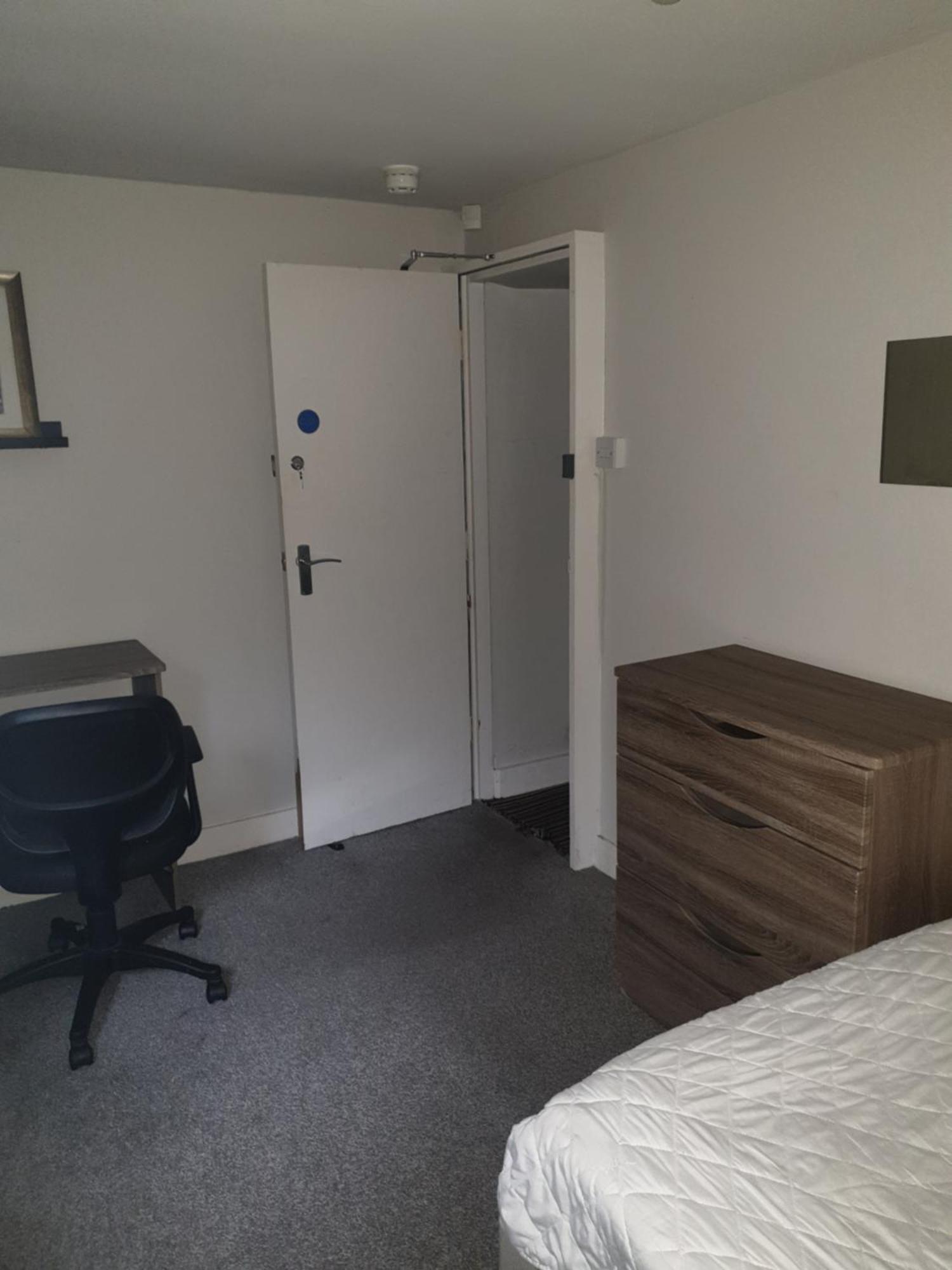 Mother-In-Law Guest House Hotel Leeds Leeds  Eksteriør bilde